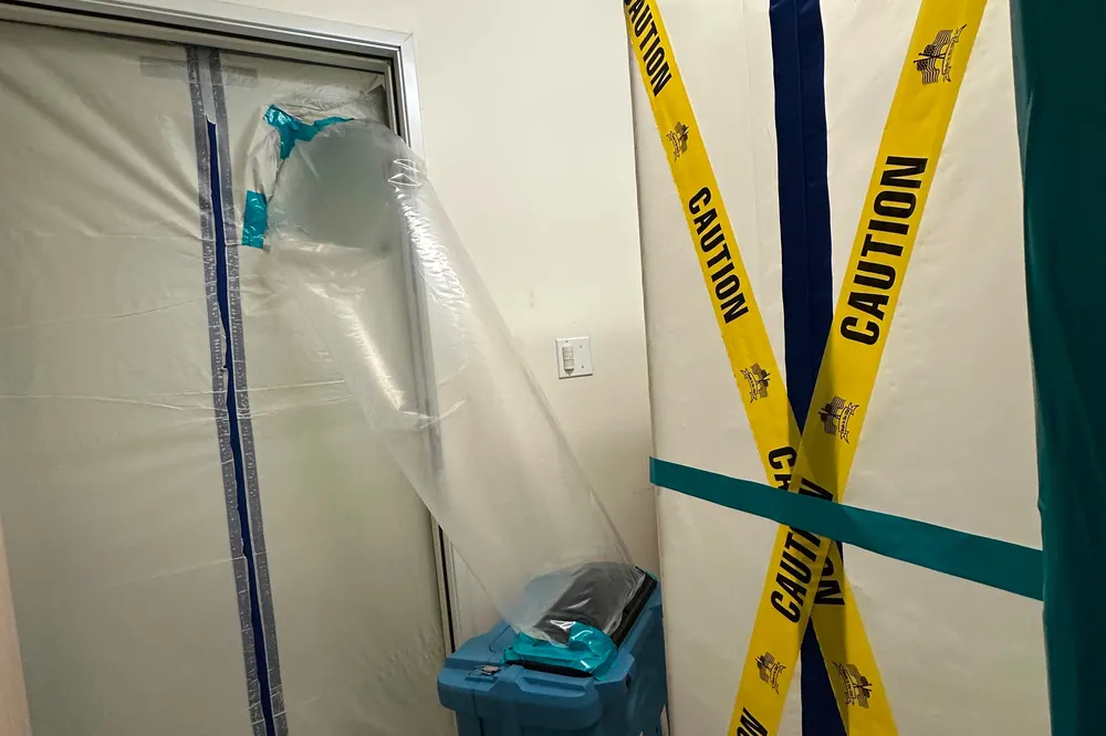 Sealed mold containment with zipper door and HEPA air scrubber
